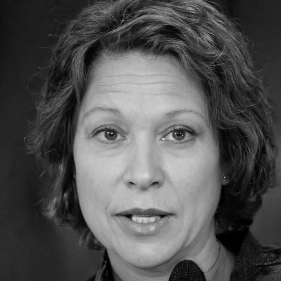 Marie Dubois, experte en communication financière